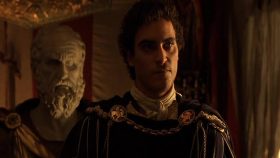 Commodus has a tête-à-tête with a striking bust in Gladiator