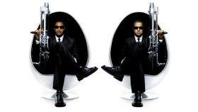The scene would be nowt with the chair taken out: The Ovalia Egg Chair in Men in Black
