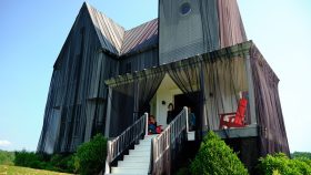 The Deetz House and Tim Burton’s Otherworldly Designs in Beetlejuice Beetlejuice